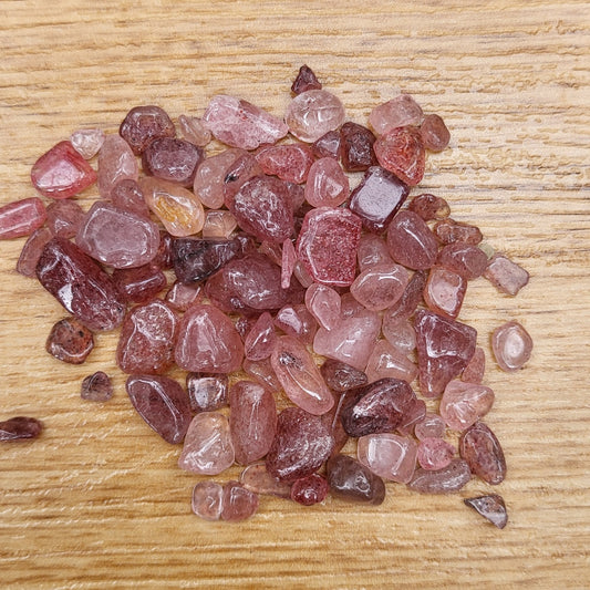 Strawberry Quartz crystal chips